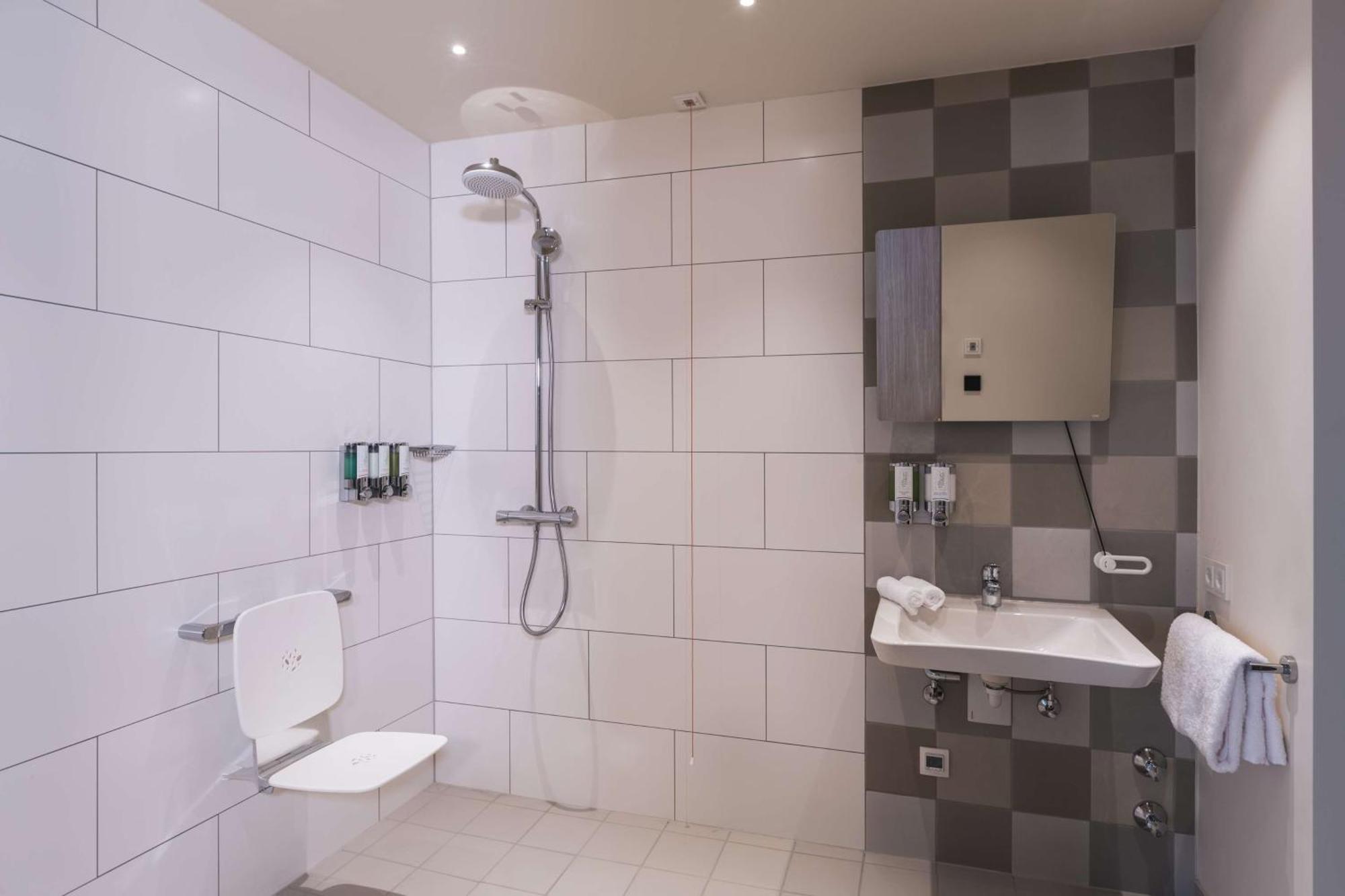 Hampton By Hilton Konstanz Hotel Buitenkant foto